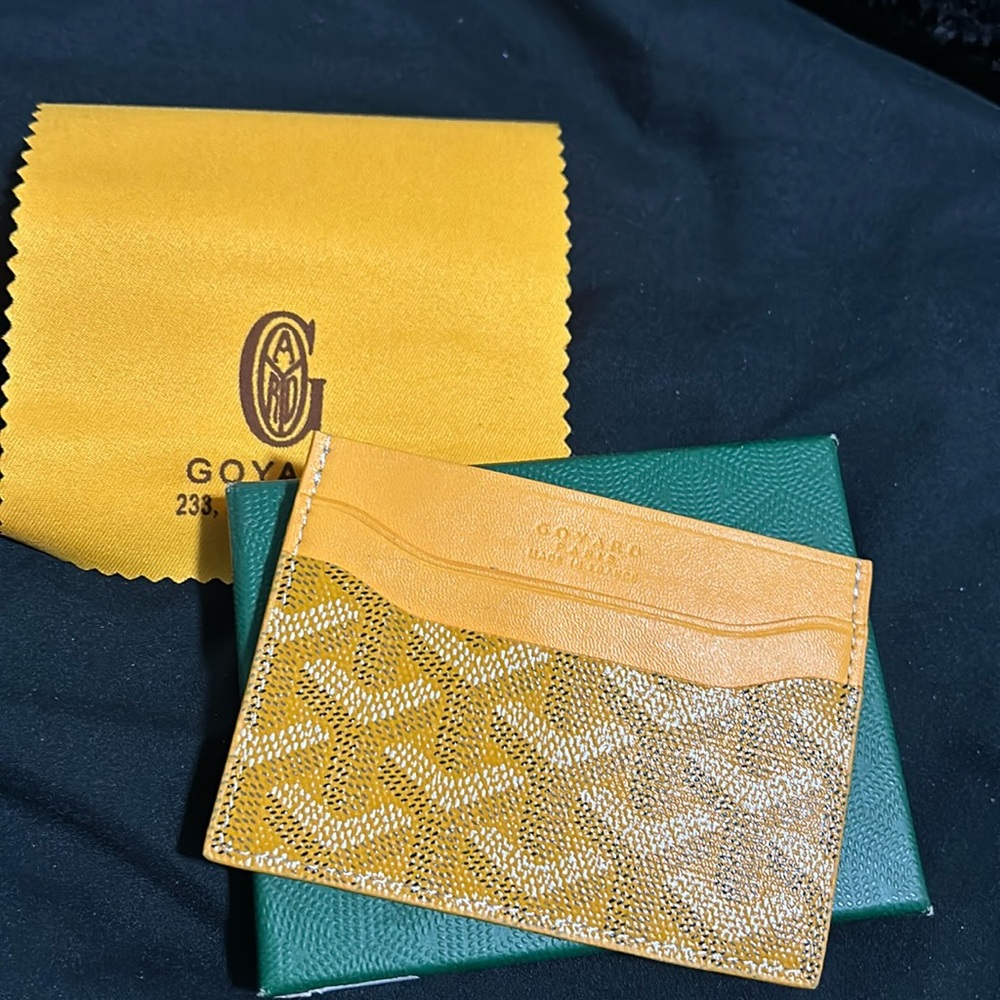 Yellow card holder